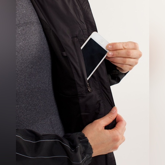 NEW Lululemon Run: Get Up And Glow Jacket *Reflective 360 - Picture 7 of 14